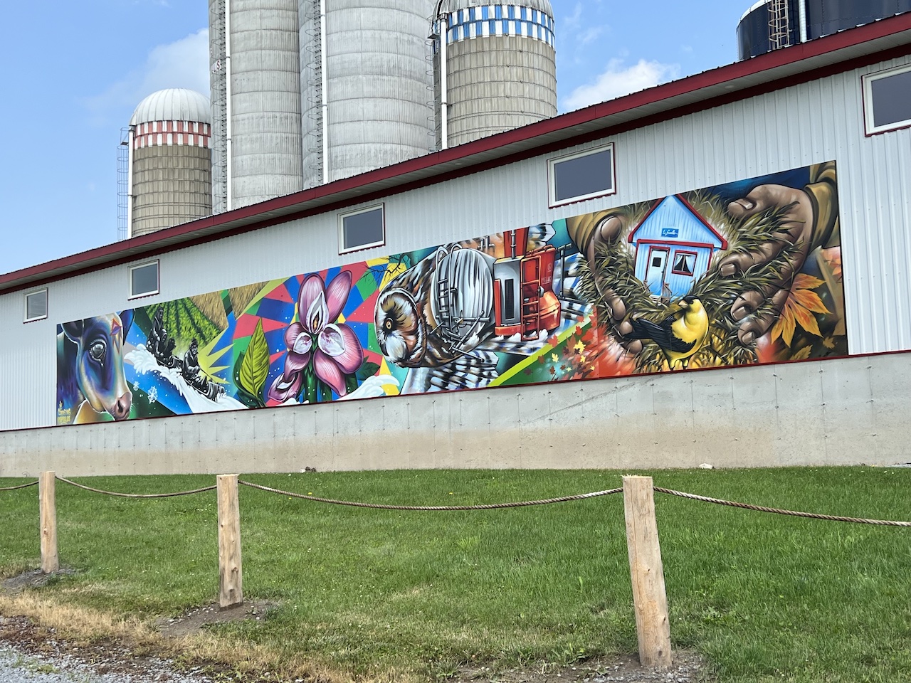 Murale sur bâtiment de ferme